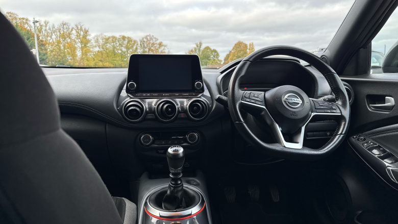 Nissan Juke 1.0 DiG-T N-Connecta 5dr Petrol Hatchback